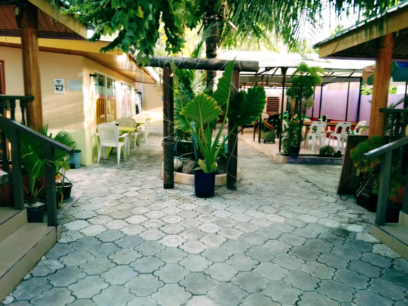 Lemon Dine on Maamigili